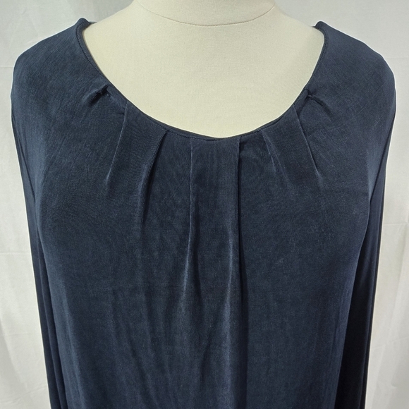 Chico's Travelers Dark Navy Blue Slinky Knit Pleated Scoop Neck Blouse Stretch - Picture 4 of 8